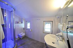 Tolles Bad im Doppelzimmer Wellnessurlaub in Bodenmais am Großen Arber